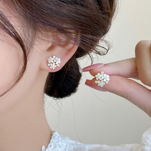 新款白色花朵耳钉小清新女