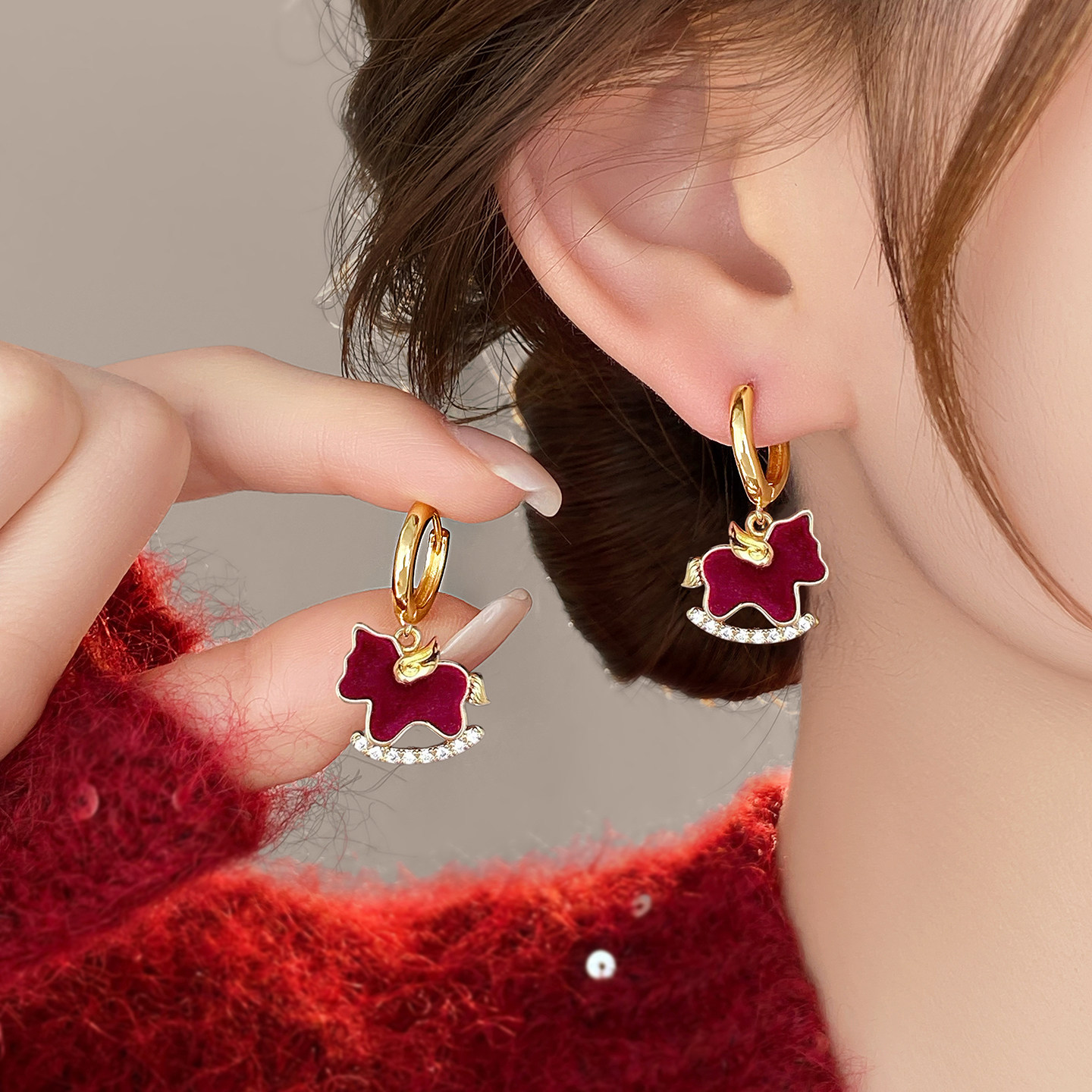 马年小马红色耳扣耳环无耳洞耳夹独特漂亮耳钉2026新款爆款高级感,饰品/流行首饰/时尚饰品新,耳环,淘宝优惠券,粉丝福利购,淘宝优惠卷