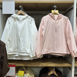 女装便携式防紫外线连帽外套/轻薄透气防晒服26新款485672/485671