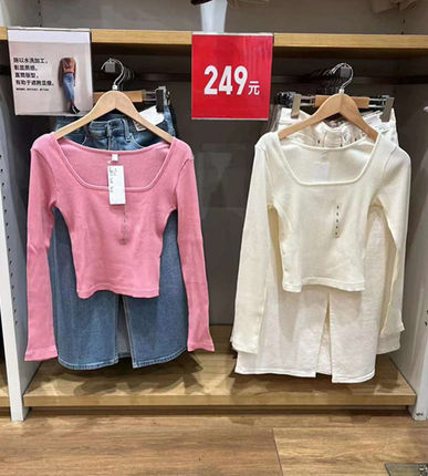 试衣间女装2023春秋季棉质罗纹方领短款长袖T恤高腰打底衫Y456002