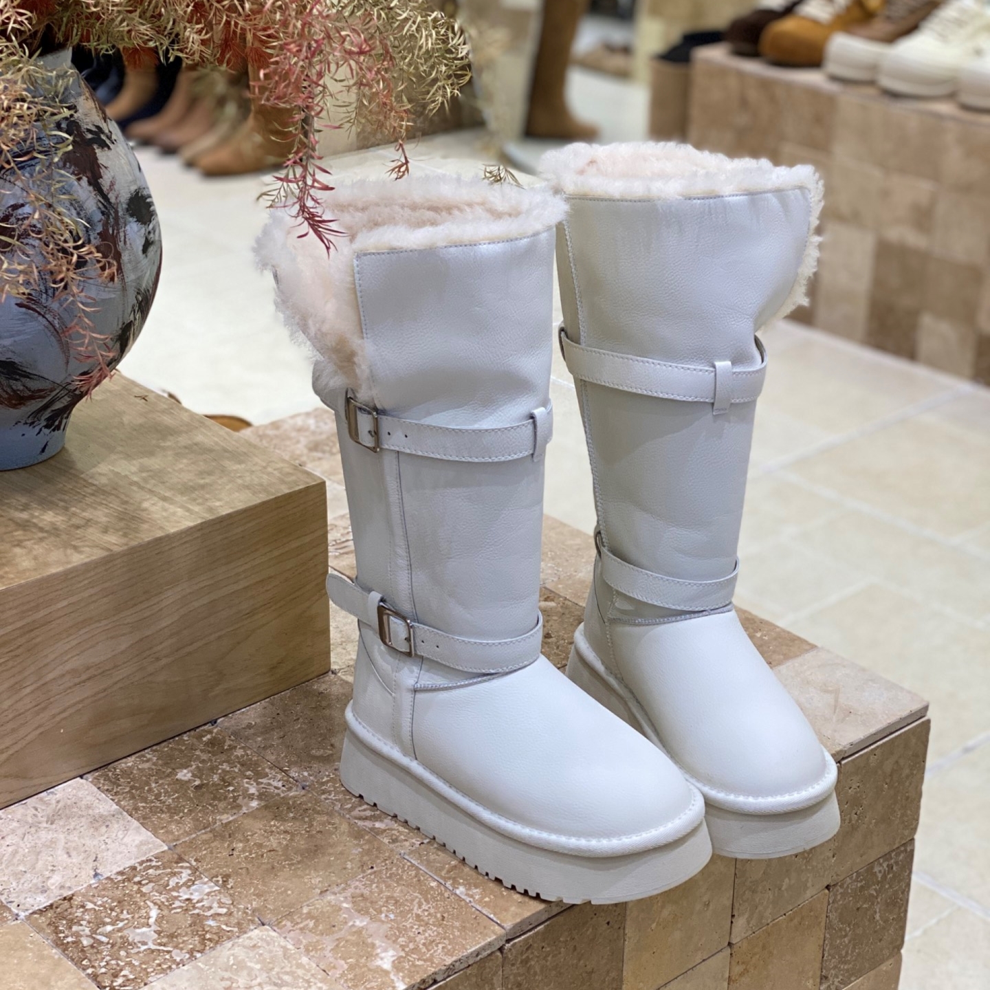 韩系真皮羊羔绒厚底翻领雪地棉靴