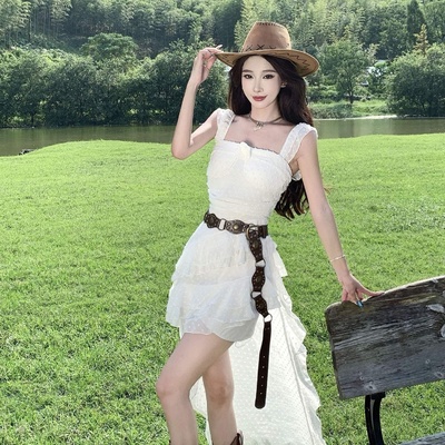 夏安若新疆草原大西北川西云南旅游穿搭白色不规则拖尾吊带连衣裙