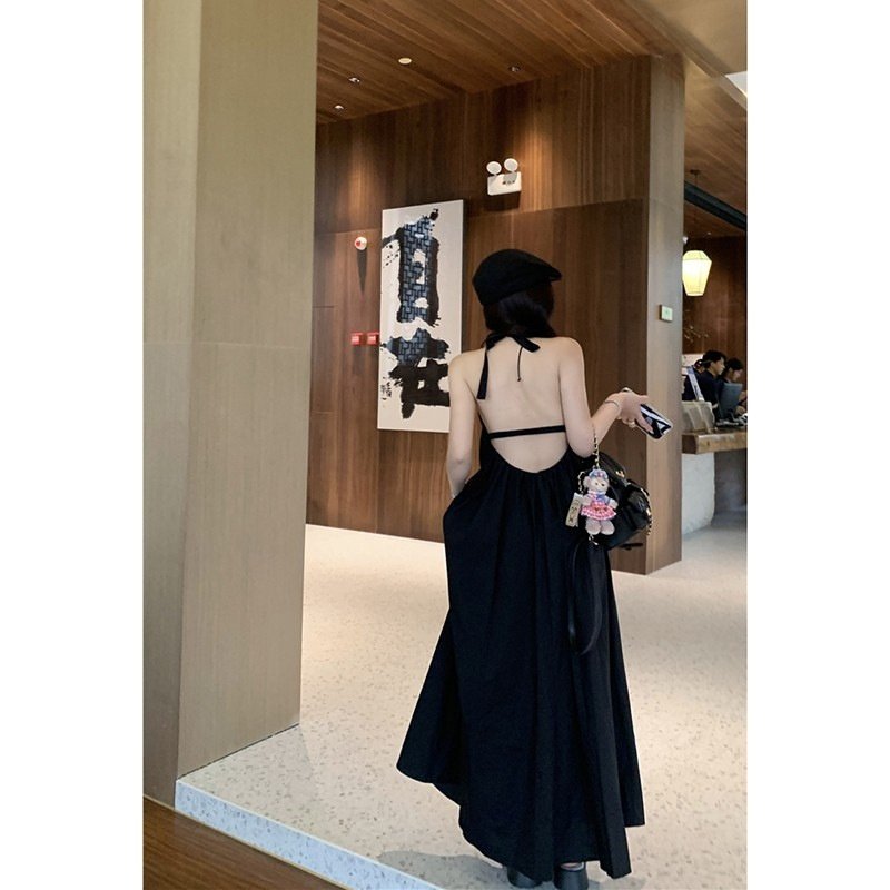 夏安若度假风露背挂脖连衣裙女夏季新款法式设计感小众遮肉时尚