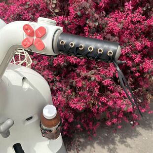 适用适用极核MO1电动车手把套把手套皮材质MO1水杯架直上无损安装