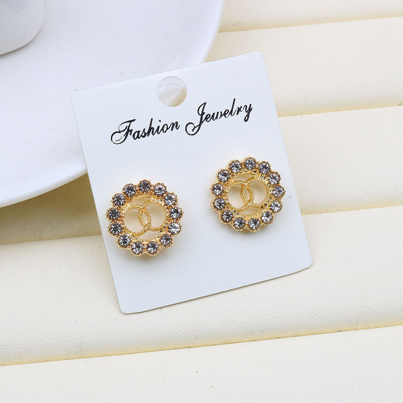 S925银针磨砂圆圈字母小耳钉奢华甜美淑女小香风耳环洋气微镶钻石