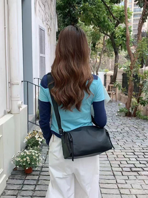 轻便防水大容量斜挎包女包2025新款时尚夏天包包轻奢小众高级感潮