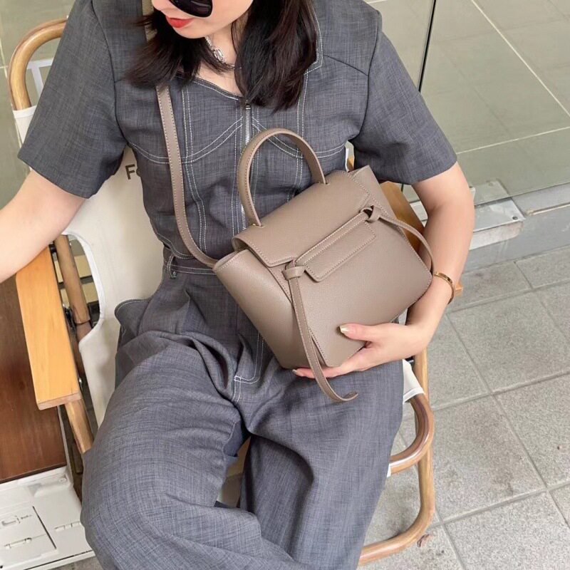 真皮手提鲶鱼包高级感2025新款大容量通勤斜挎大包女包包归晓同款