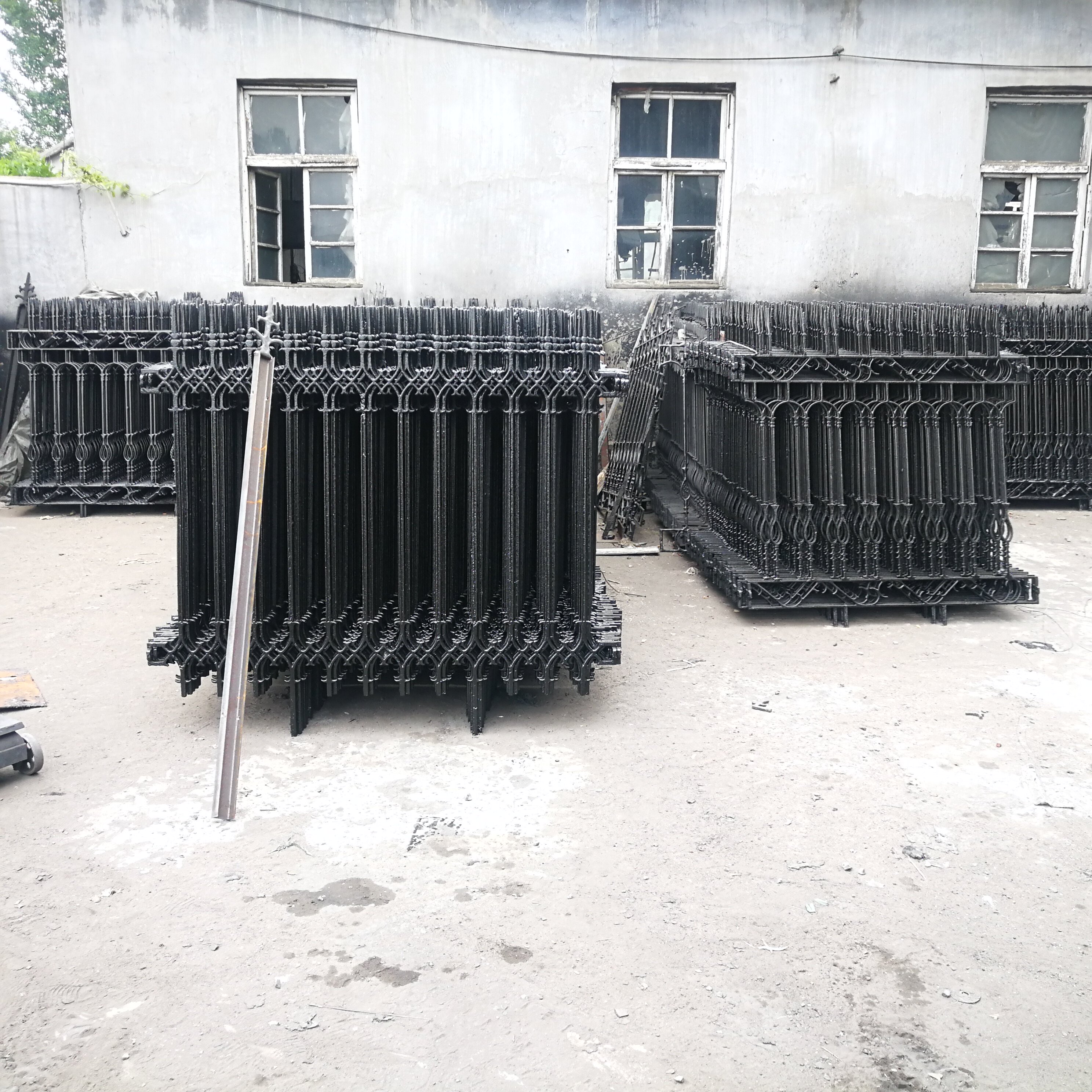 球墨铸铁护栏铁艺围栏玛钢护栏铸铁栏杆工厂围墙护栏学校外墙护栏