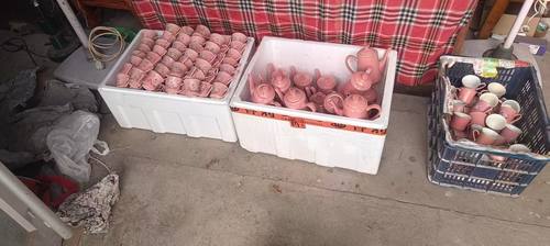 新库存，玉兰花，茶壶一套，品相如图，售出不退。