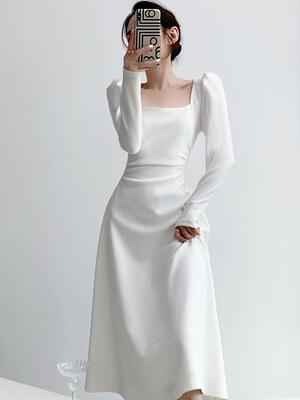 收腰显瘦别致长袖领证小白裙