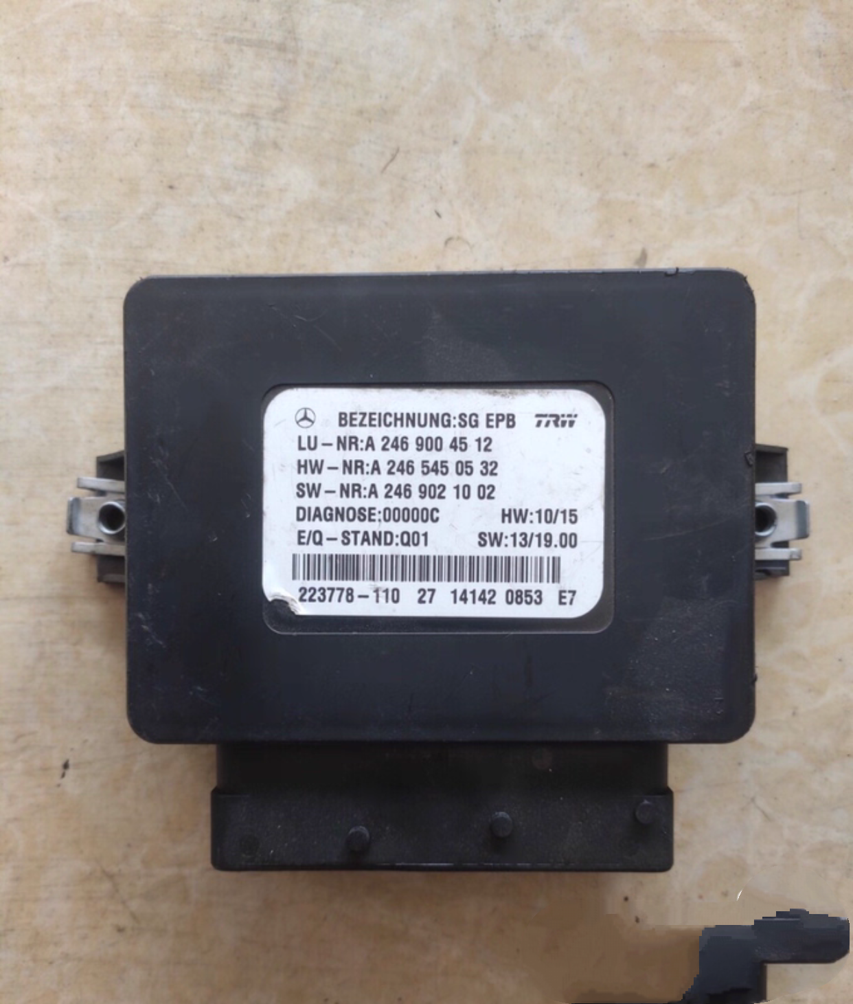 奔驰A级A180 B级B200 CLA220 GLA200 GLE320 电子手刹模块电脑电