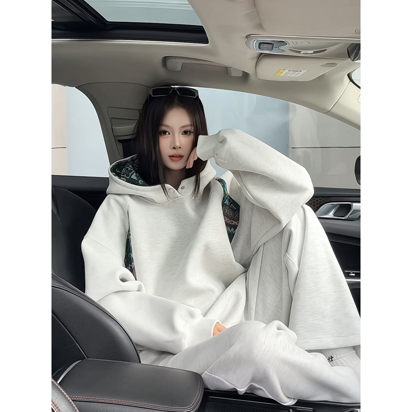 民族风拼接刺绣卫衣男生穿搭cleanfit初秋外套高级感白灰色连帽衫