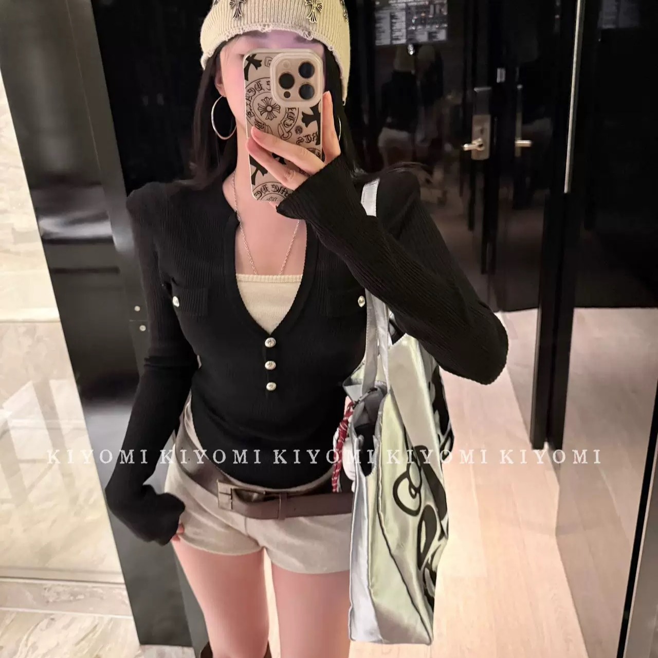 撞色假两件V领修身短款针织衫