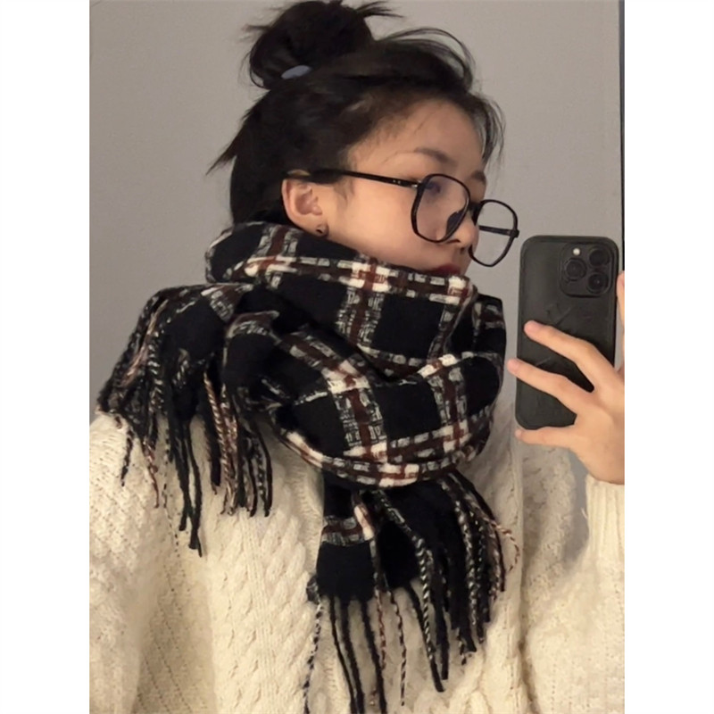 学院风流苏围巾仿羊绒围脖韩版学生披肩秋冬防寒保暖格子情侣复古