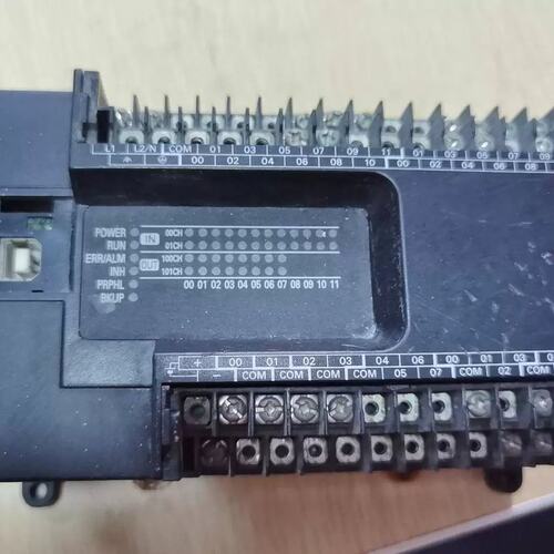 议价CP1E-E40SDR-A PLC控制器 拆机品 外观