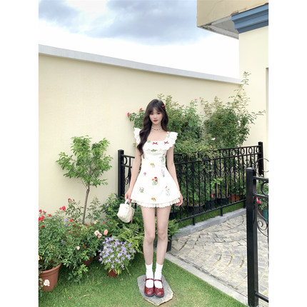 越韩小鱼 枯木生花 法式气质方领刺绣碎花连衣裙收腰显瘦A字短裙