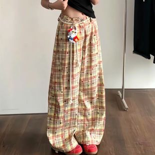 帶公仔撞色格紋拼接彎刀長(zhǎng)褲 獨(dú)特設(shè)計(jì)感闊腿高腰休閑拖地褲 女美式