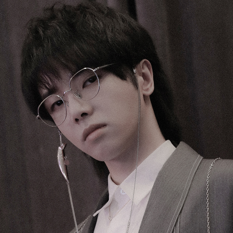 jennie华晨宇同款眼镜框男女时尚明星网红款金丝边防辐射近视眼镜