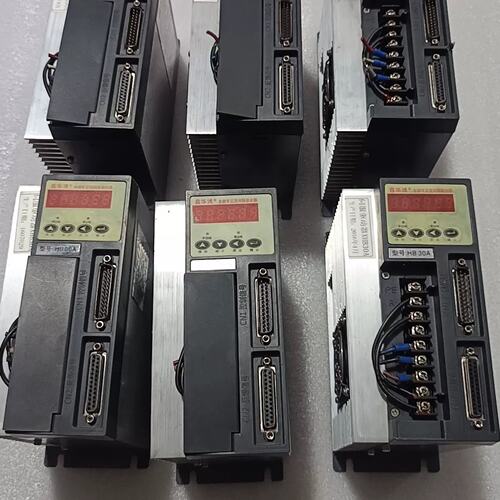 议价鑫华博伺服驱动器XHB-30A 六台，功能正常，标是单可维修