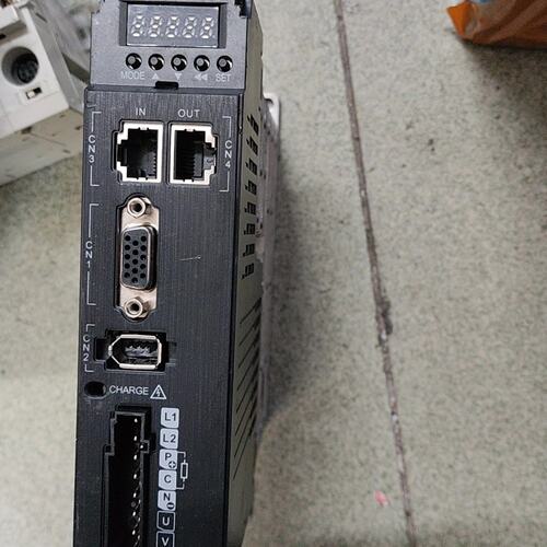 议价驱动器SV660NS2R8I 400W 功能完好图片实物可维修