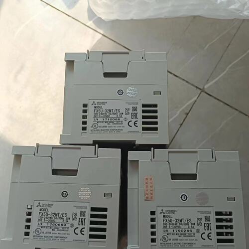 议价FX5U-32MT/ES，17年前产品，功能包好，成色漂亮可维修