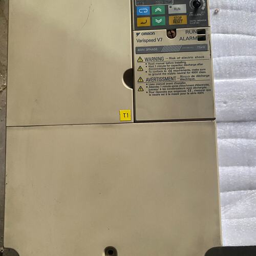 议价CIMR-V7AZ47P5+件变频器7.5KW+38可维修