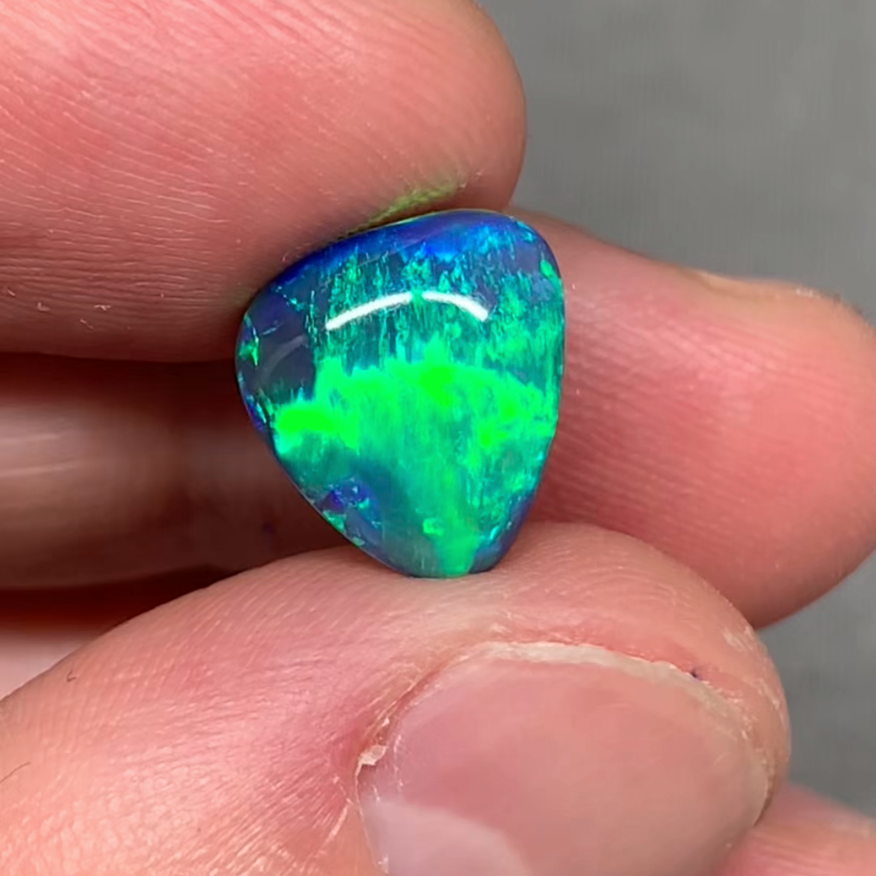 澳洲天然欧泊极光瀑布黑欧泊戒指欧泊吊坠3.67ct 11.1*10.3*5.7mm