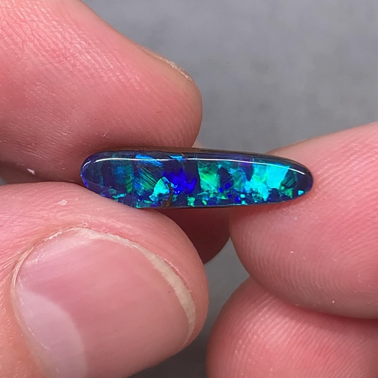 澳洲天然欧泊铁欧泊蓝绿地球彩澳宝戒指吊坠2.3ct 16.8*4.5*3.3mm