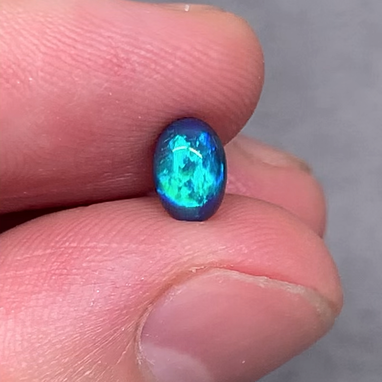 澳洲天然欧泊黑欧泊帕拉伊巴蓝荧光蓝戒指定制0.7ct, 6.4*4.5*4mm