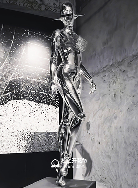 空山基玻璃钢雕塑科技感网红门神