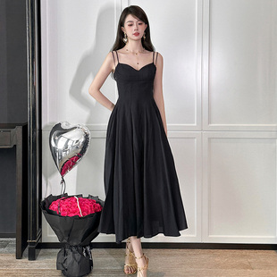 新款连衣裙女夏高级感法式轻奢气质名媛收腰显瘦黑色性感吊带长裙