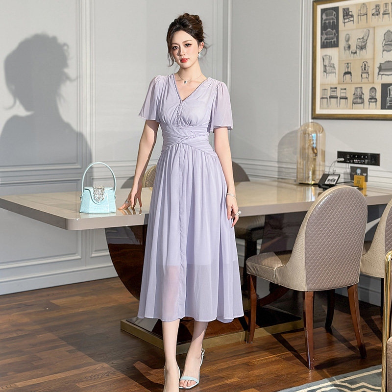 连衣裙女2026夏季新款轻奢法式气质V领短袖简约大方紫色收腰长裙