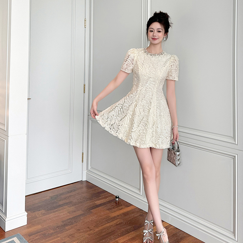白色连衣裙女夏高级感小香风超好看气质收腰显瘦小个子减龄短裙子