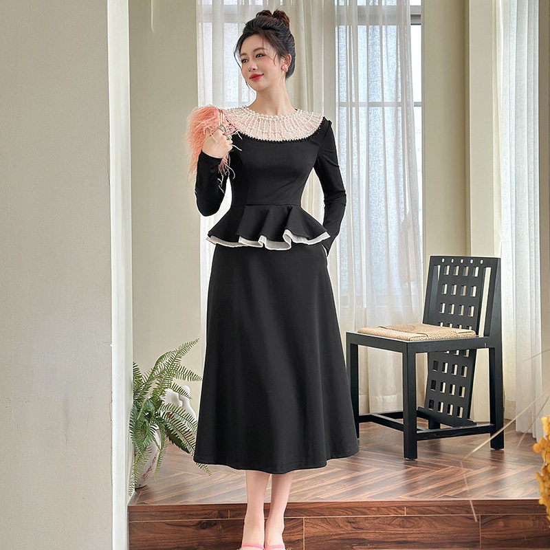 黑色连衣裙女春季巨好看的轻奢气质法式收腰显瘦小黑裙2026新款