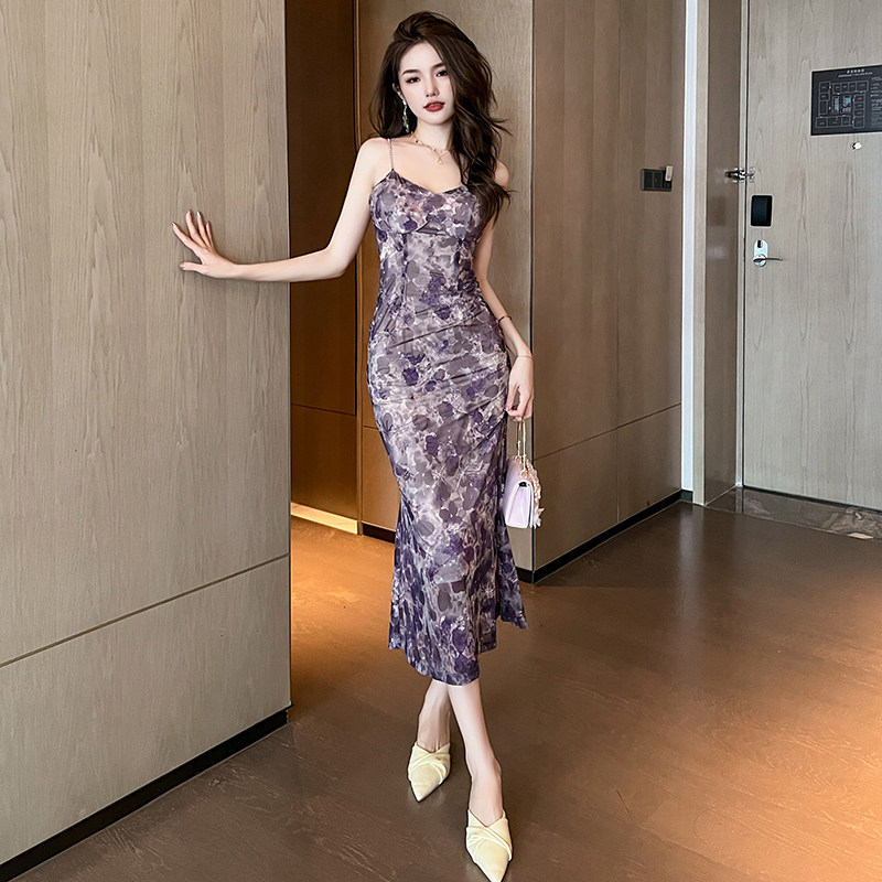 紫色碎花吊带连衣裙女高级感性感