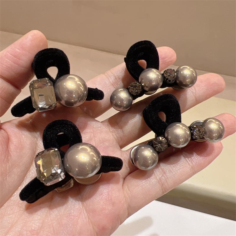 秋冬新款高级感丝绒黑色灰色珍珠水钻刘海小抓夹韩版时尚发饰设计