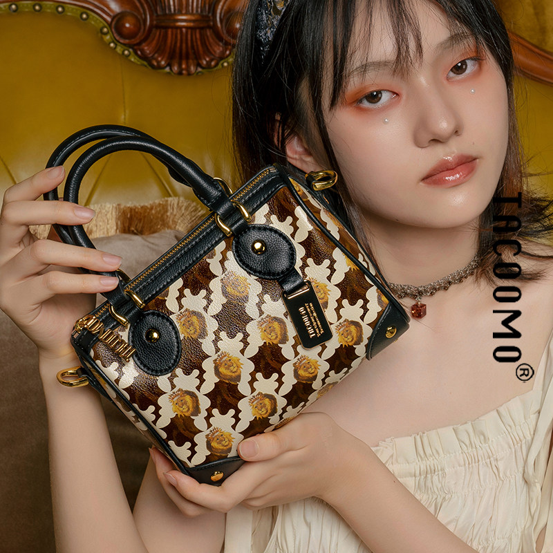 大犬乌马tacoomo2020新款斜挎包包女小众波士顿包手提迷你枕头包