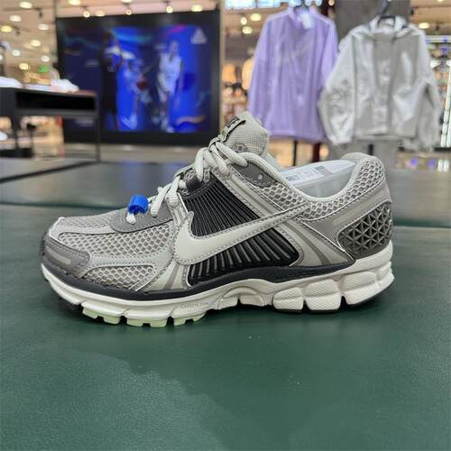 耐克女鞋Nike Zoom Vomero 5复古轻便透气低帮跑步鞋 FB8825-001
