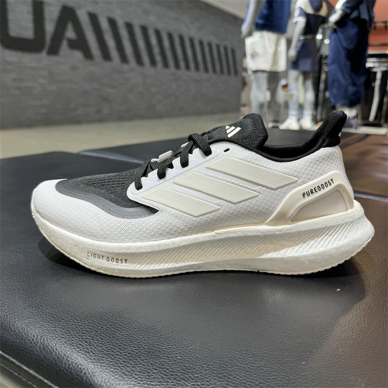 阿迪达斯男女跑步鞋轻便透气