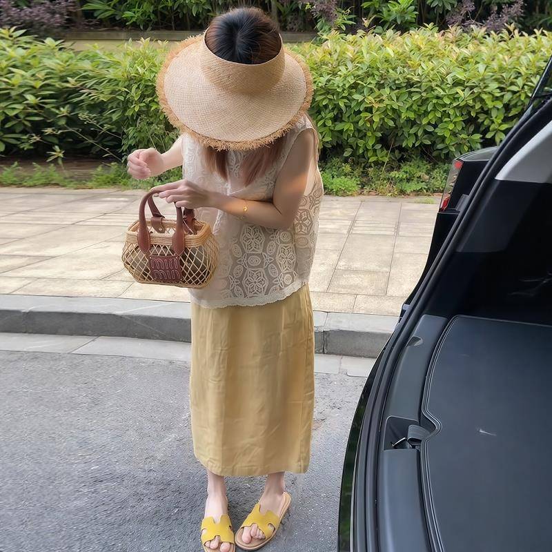 夏日漂亮小套装设计感宽松蕾丝钩花无袖背心气质显瘦半身裙两件套