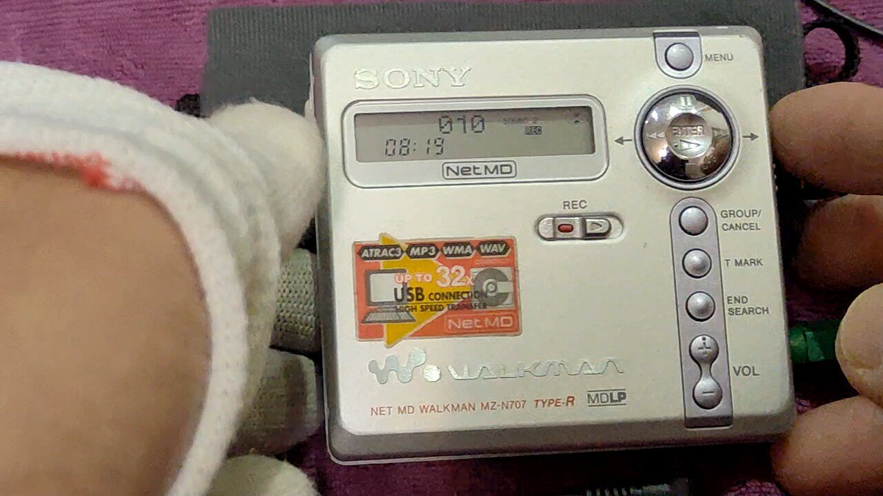 소니 MD 워크맨 MZ-N707 실버 본체 단품 (AA 배터리/3V 전원 작동) 1