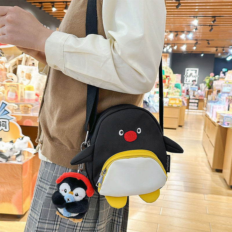 日系卡通企鹅斜挎包女高颜值出游休闲单肩手机包儿童少女可爱小包