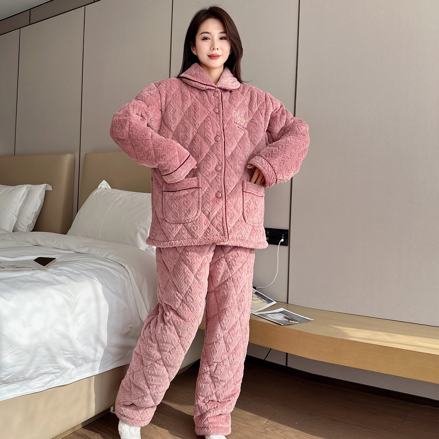 大码女装妈妈加肥加大睡衣冬三层夹棉加绒加厚珊瑚绒家居服200斤