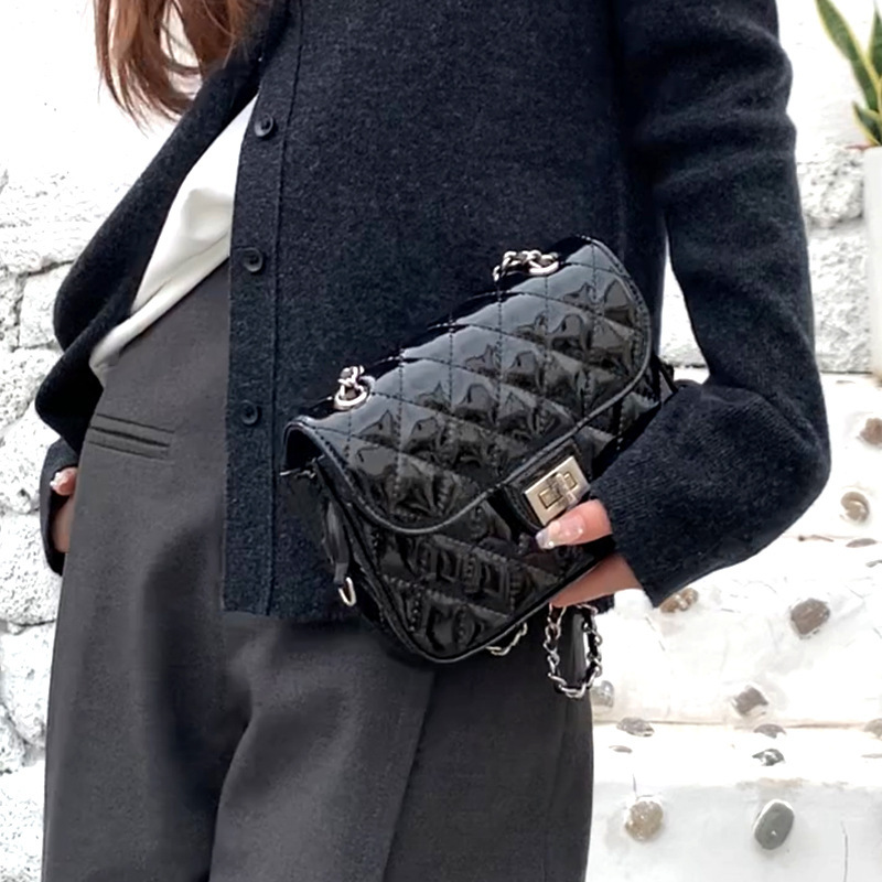 小香风星星菱格漆皮豆腐包新款