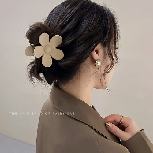 咖色花朵抓夹气质优雅