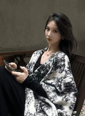水墨画高级感披肩旅游秋冬长款复古围脖女款流苏围巾气质保暖外套