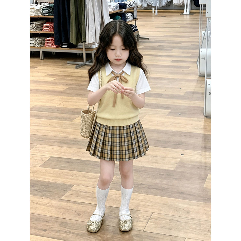 女童秋季奶黄色V领针织马甲套装