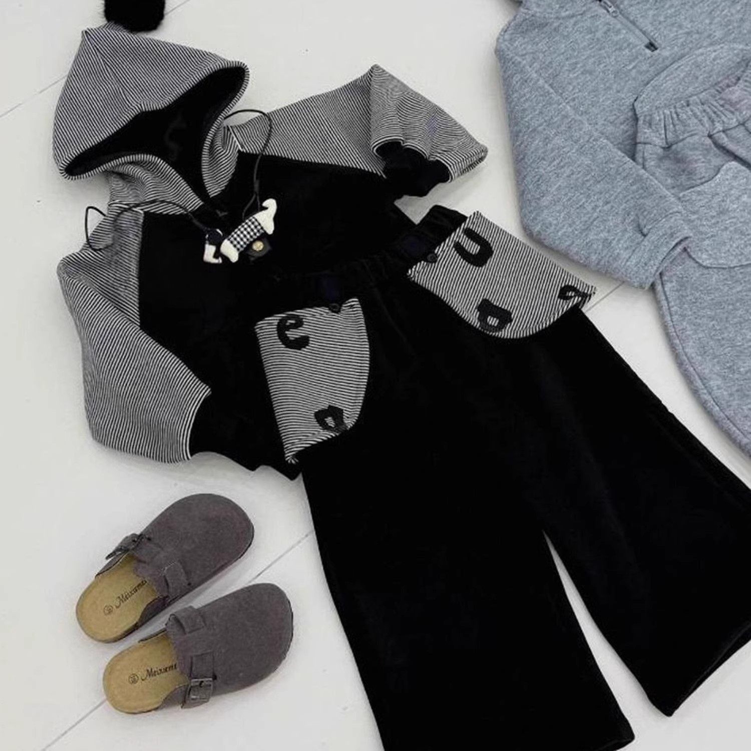 韩版女童2025秋冬新款黑色条纹拼接精灵帽加绒卫衣女孩休闲阔腿裤