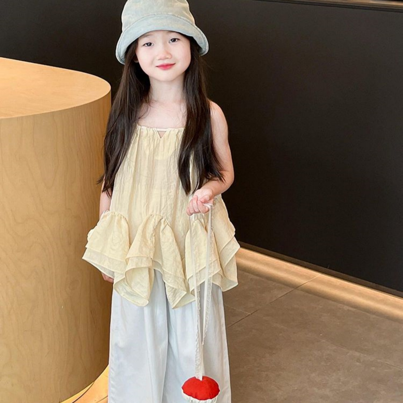韩版女童2025夏季新款奶黄色不规则吊带背心小女孩杏色宽松阔腿裤