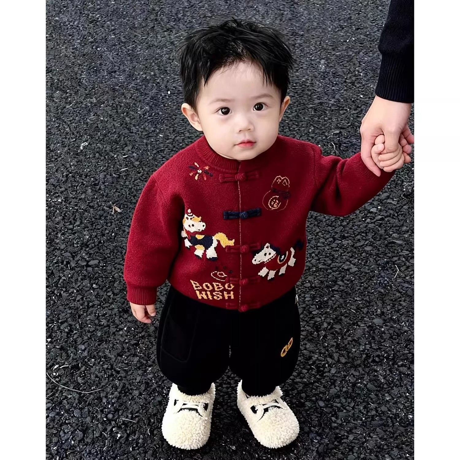 韩版男童2026冬季新款红色马年提花盘扣立领毛衣儿童加绒束脚裤子